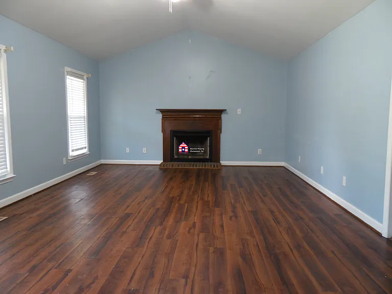 115 Bett Dr — Photo 2