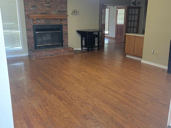 5th image of 1109 Haley Pl