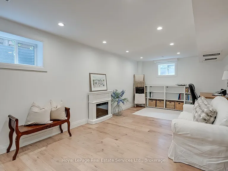 1484 Princeton Cres — Photo 25