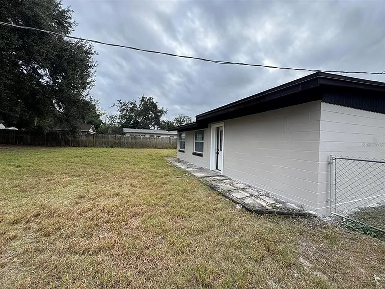 1809 Chase Ave — Photo 5