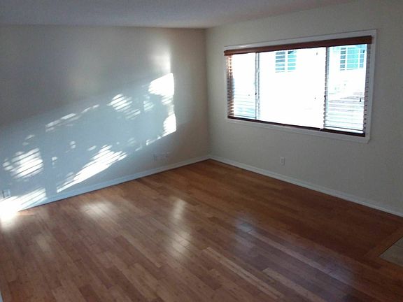 5th image of 939 Longbranch Ave #7