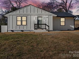 3020 Bellaire Dr, Charlotte, NC 28216