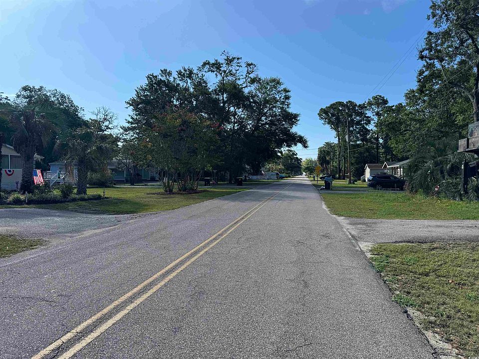 2nd image of 557 Calhoun Dr.
