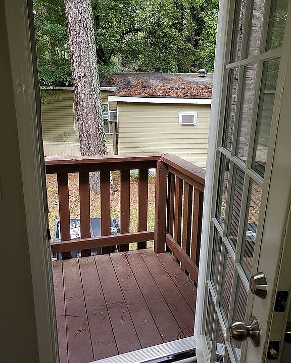 Deck off eat in kitchen 