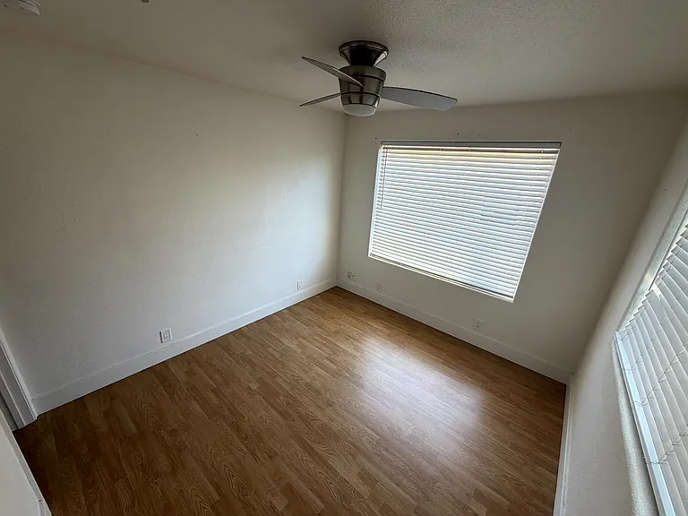 1537 Oyster Bay Ct — Photo 31