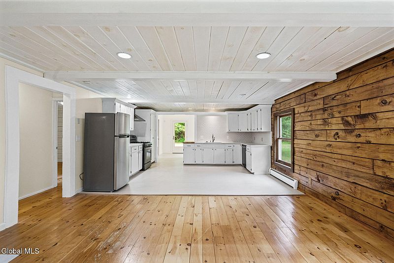 3rd image of 457 Sandhill Road