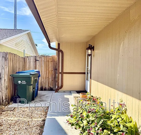 747 Brook St — Photo 4