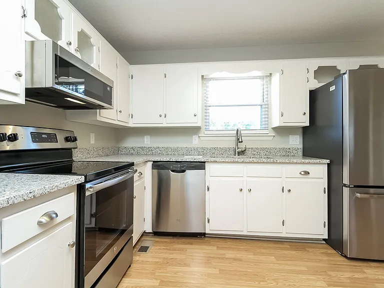 1506 Ashlawn Dr — Photo 10