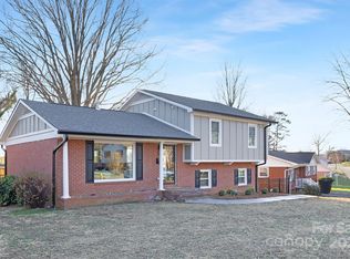 1740 Northcliff Dr, Charlotte, NC 28216