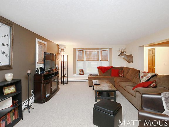 4th image of 14909 White Creek Ave NE