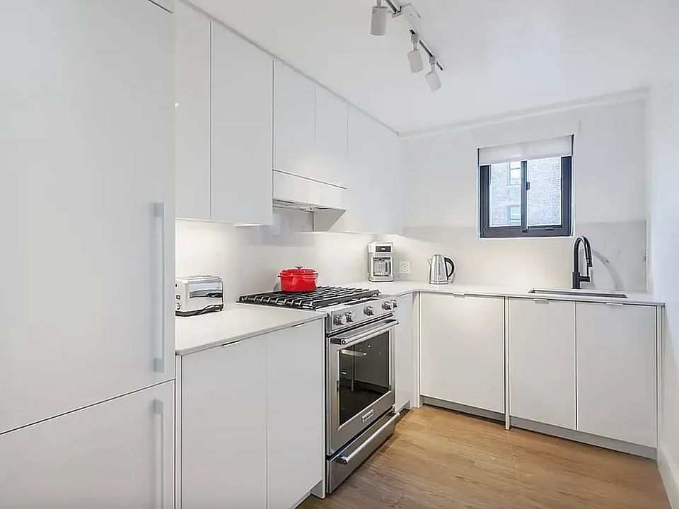 2nd image of 220 W 26th St APT 1206