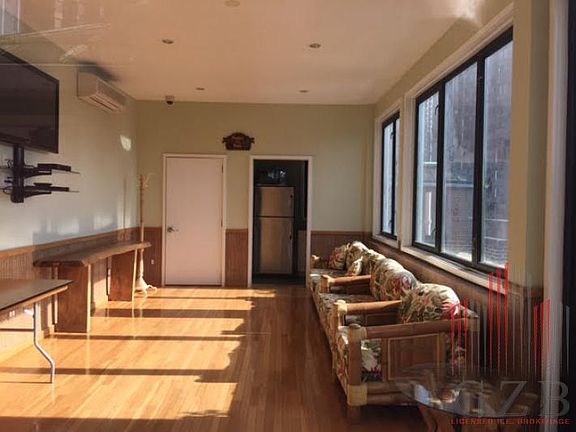 4th image of 301 E 38th St APT 8F