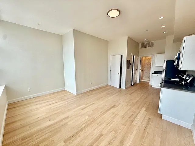Studio, 9999 sqft, $2,800 — Photo 3