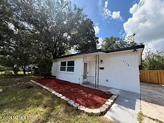 4 bed, 2.0 bath, 1110 sqft, $1,750 — Photo 1