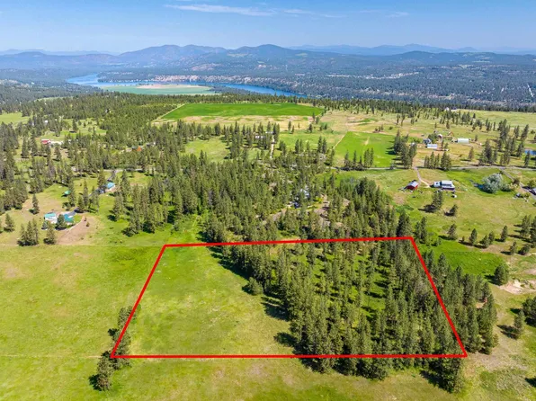 14 W Pine Bluff Rd, Nine Mile Falls, WA 99026