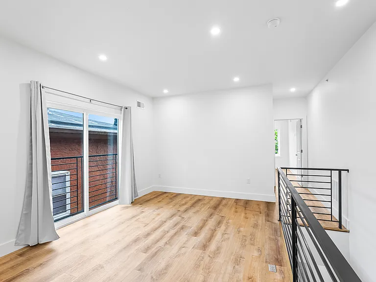 442 W Queen Ln #2 — Photo 21