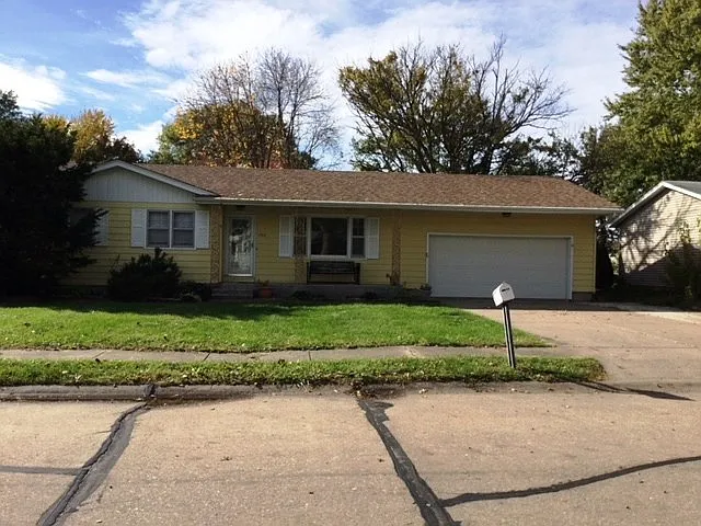 700 N 7th St photo 1