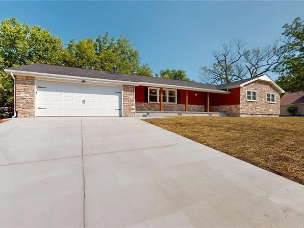 1204 N Main St, Nevada, MO 64772