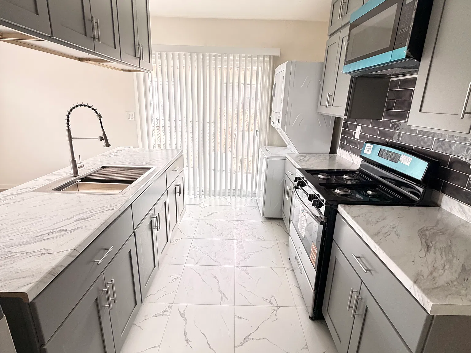 2 bed, 1000 sqft, $3,000 — Photo 2