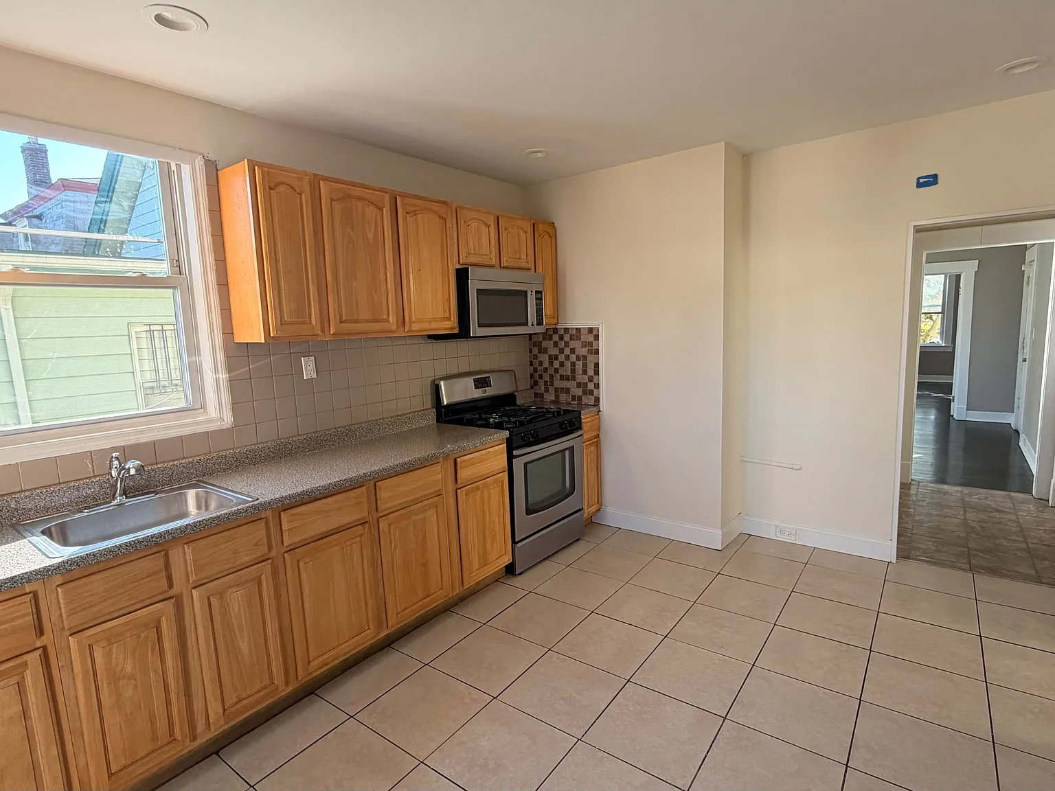 3 bed, 1.0 bath, $2,400 — Photo 2