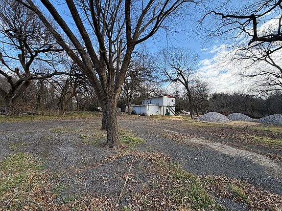 5th image of 625 E Highway 199