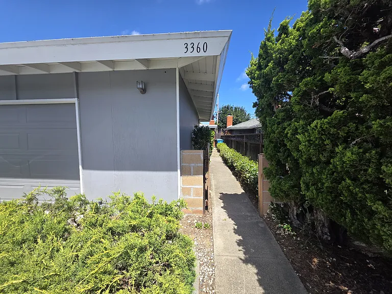 3360 Los Prados St — Photo 2