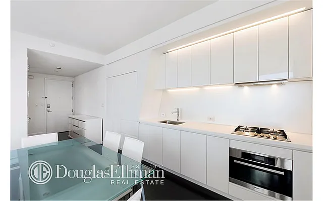 Rented by Douglas Elliman | media 33