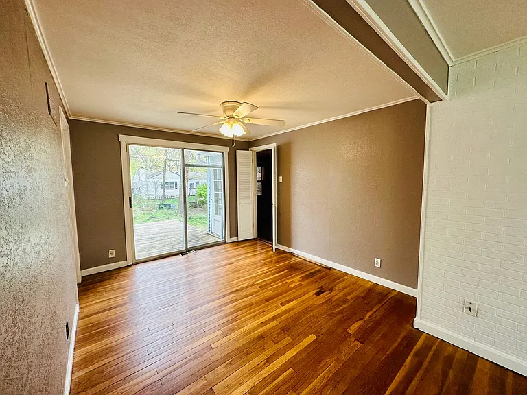 7047 Linden St — Photo 5