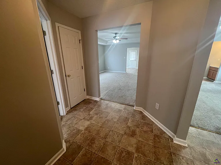 215 Haverhill Cir — Photo 3