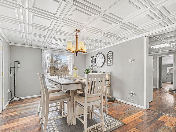 5th image of 602 N Maple St