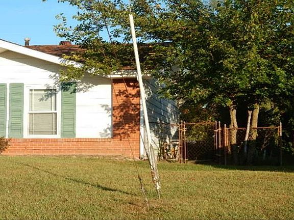3rd image of 2600 Retford Dr