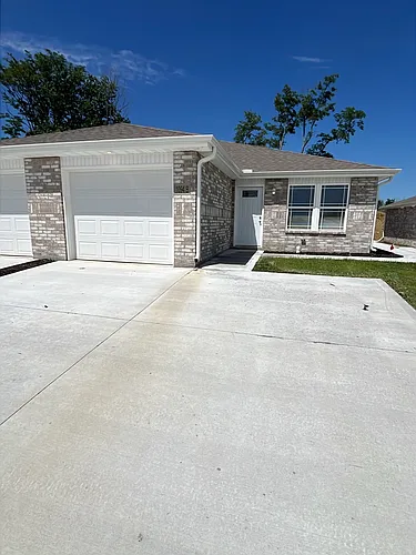 1094 Pebblecreek Dr #B Photo 1