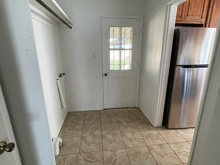 6048 Hardwick St — Photo 14