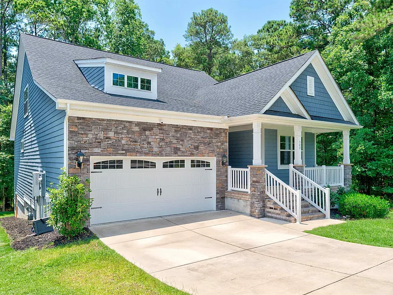 300 Sunnycrest Ln — Photo 2