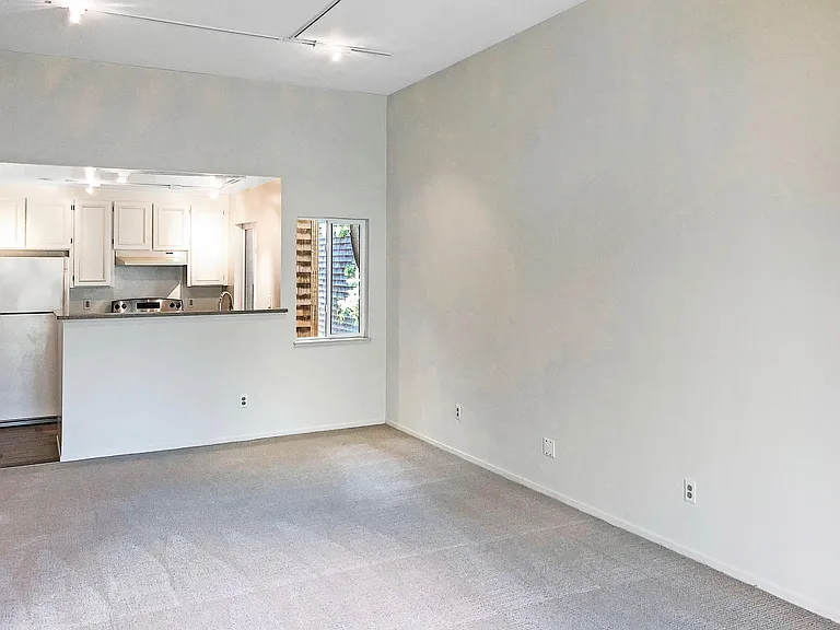 532 Seaver Dr — Photo 4