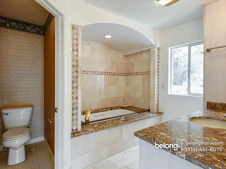 8527 Wonderland Ave — Photo 40