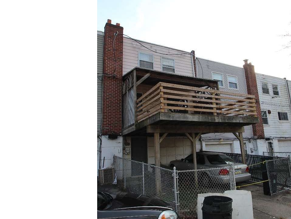 2nd image of 1430 Powell Rd