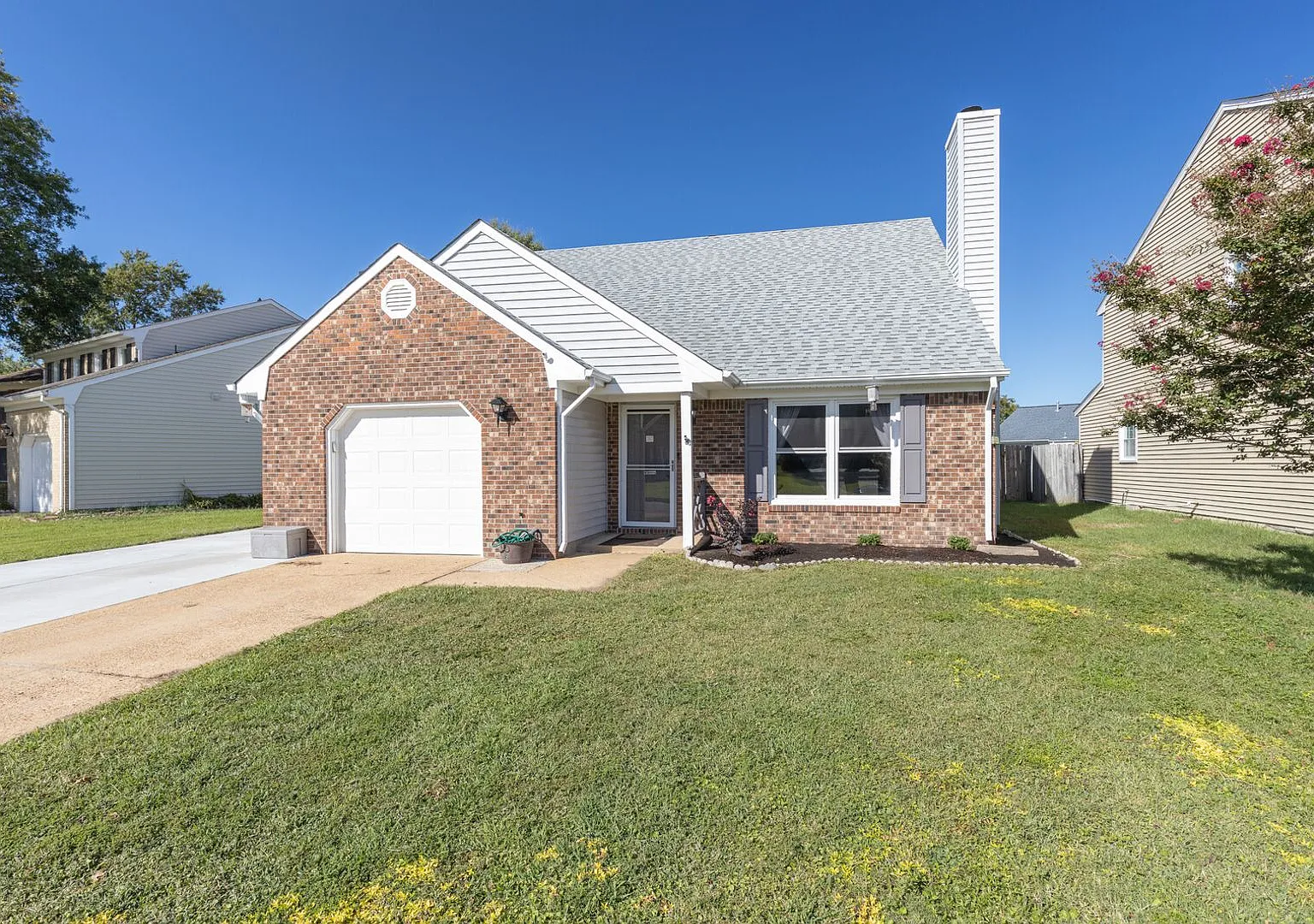 Contemporary 5BR/3BA Single Family Home with Attached Garage situated in beautiful Glenwood! — Photo 1