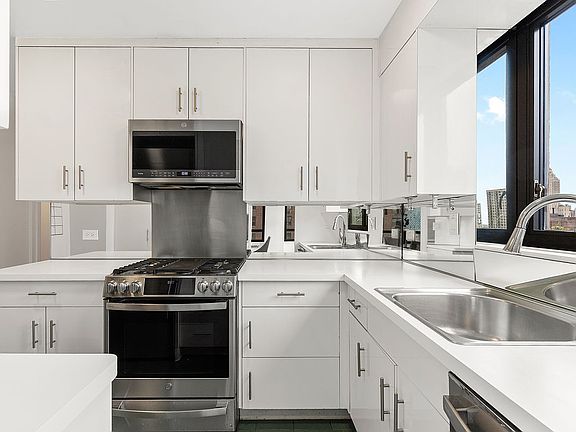 5th image of 190 E 72nd St APT 19B