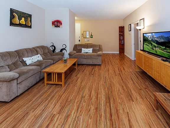 3rd image of 3480 Barham Blvd APT 117