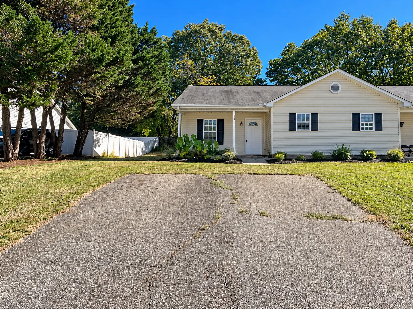 3 bed, 1142 sqft, $1,495 — Photo 1