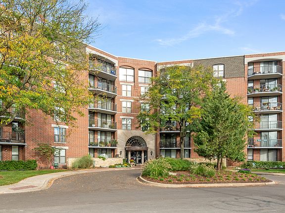 2nd image of 511 Aurora Ave Unit 318