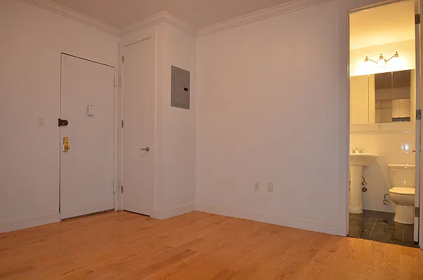 Rented by CITY SKYLINE REALTY INC | media 23