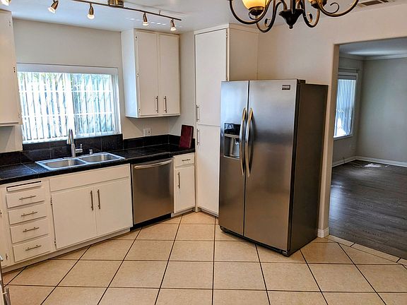2nd image of 1927 Cloverfield Blvd APT 2