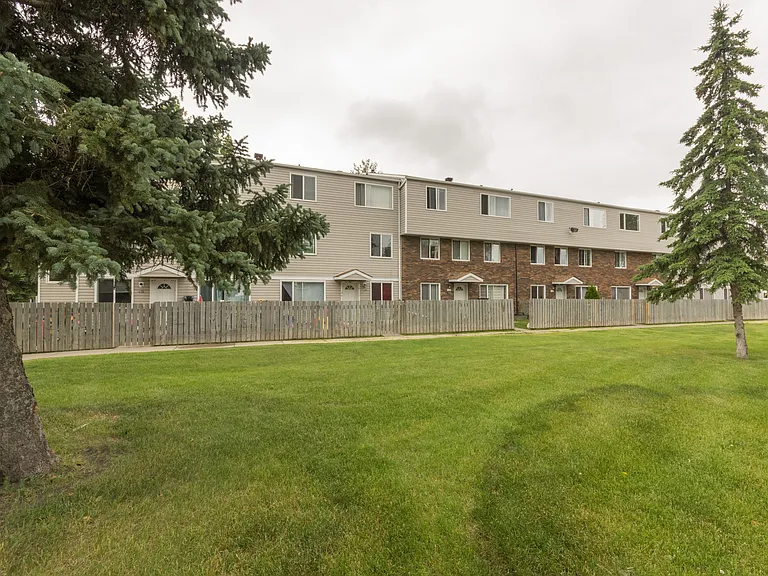 81 Avenue NW — Photo 8