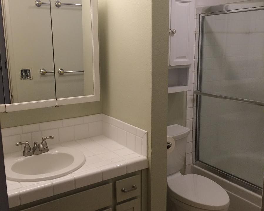 Full bathroom (top floor next to 3 bedrooms)