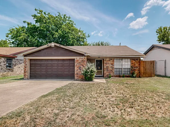 2430 Lakeshore Dr, Grand Prairie, TX 75051