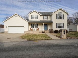 10 Hayes Ln, Hurricane, WV 25526