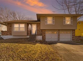 7705 NW Milrey Dr, Kansas City, MO 64152