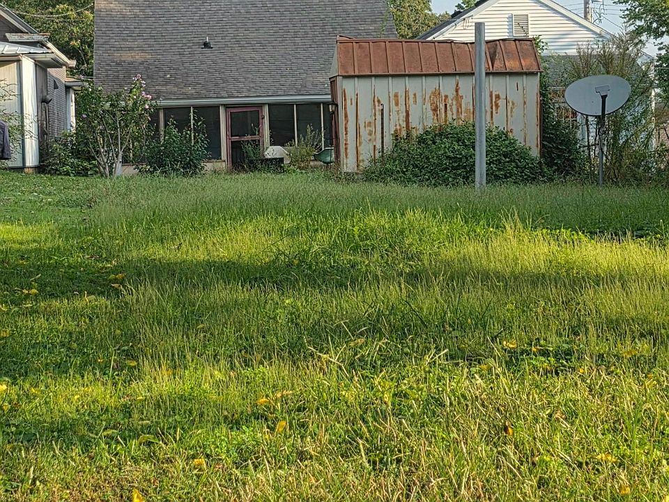 2nd image of 1304 Elm St
